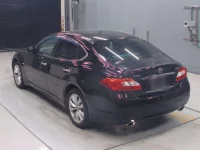 Nissan FUGA лот № 70089 оценка 3.5  с аукциона в Японии 5