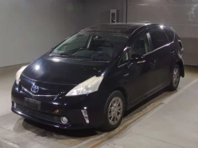 Toyota PRIUS ALPHA  с аукциона в Японии