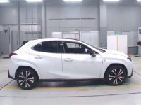 Lexus UX лот № 30310 оценка R  с аукциона в Японии 2