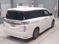 Nissan ELGRAND лот № 30293 оценка 4  с аукциона в Японии 1