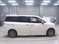 Nissan ELGRAND лот № 30293 оценка 4  с аукциона в Японии 2