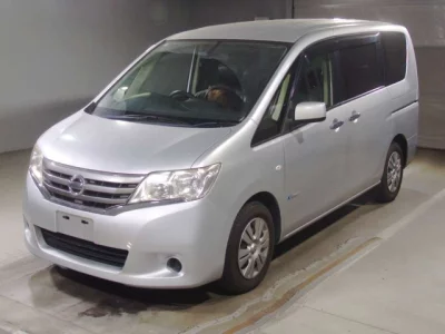 Nissan SERENA  с аукциона в Японии