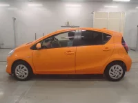 Toyota AQUA лот № 30067 оценка 3.5  с аукциона в Японии 3