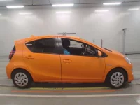 Toyota AQUA лот № 30067 оценка 3.5  с аукциона в Японии 2