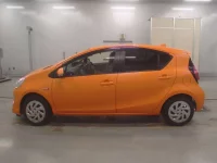 Toyota AQUA лот № 30068 оценка 4  с аукциона в Японии 3