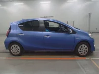 Toyota AQUA лот № 30069 оценка 3.5  с аукциона в Японии 2