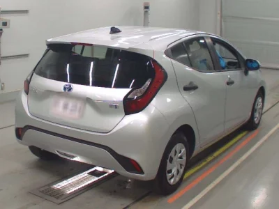 Toyota AQUA  с аукциона в Японии