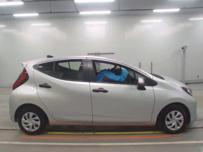 Toyota AQUA  с аукциона в Японии