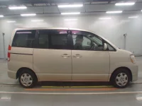 Toyota NOAH лот № 10142 оценка RA  с аукциона в Японии 2