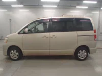 Toyota NOAH лот № 10142 оценка RA  с аукциона в Японии 3