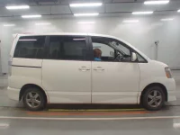 Toyota NOAH лот № 30033 оценка 3.5  с аукциона в Японии 2