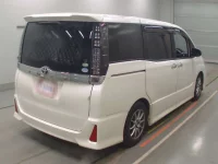 Toyota VOXY лот № 30091 оценка 4  с аукциона в Японии 1