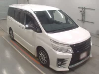 Toyota VOXY лот № 30091 оценка 4  с аукциона в Японии 4