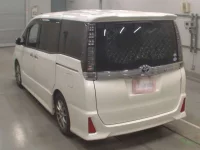 Toyota VOXY лот № 30091 оценка 4  с аукциона в Японии 5