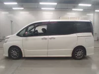 Toyota VOXY лот № 30091 оценка 4  с аукциона в Японии 3