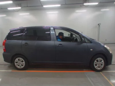 Toyota WISH  с аукциона в Японии