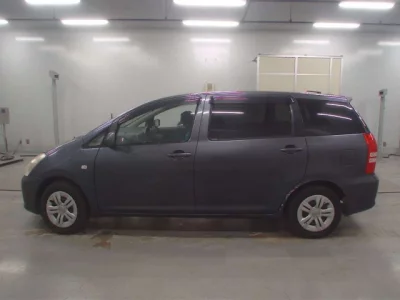 Toyota WISH  с аукциона в Японии