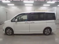 Honda STEP WAGON лот № 30062 оценка 3.5  с аукциона в Японии 3