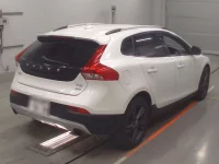 Volvo V40 лот № 38053 оценка 4  с аукциона в Японии 1