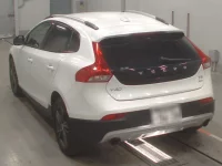 Volvo V40 лот № 38053 оценка 4  с аукциона в Японии 5