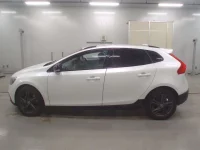 Volvo V40 лот № 38053 оценка 4  с аукциона в Японии 3
