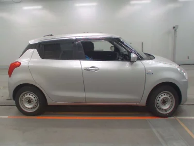 Suzuki SWIFT  с аукциона в Японии