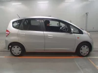 Honda FIT лот № 30348 оценка 3.5  с аукциона в Японии 2