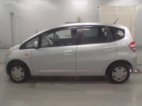 Honda FIT лот № 30348 оценка 3.5  с аукциона в Японии 3