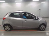 Mazda DEMIO лот № 30358 оценка R  с аукциона в Японии 2