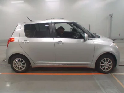Suzuki SWIFT  с аукциона в Японии