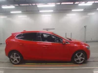 Volvo V40 лот № 38085 оценка 4.5  с аукциона в Японии 2