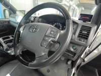 Toyota HIACE VAN лот № 30342 оценка 5  с аукциона в Японии 6