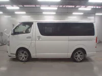 Toyota HIACE VAN лот № 30342 оценка 5  с аукциона в Японии 3