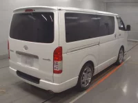 Toyota HIACE VAN лот № 30342 оценка 5  с аукциона в Японии 1