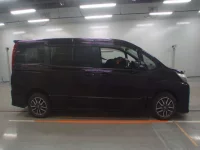 Toyota NOAH лот № 30366 оценка 3.5  с аукциона в Японии 2