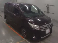 Toyota NOAH лот № 30366 оценка 3.5  с аукциона в Японии 4