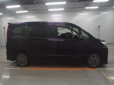 Toyota NOAH  с аукциона в Японии
