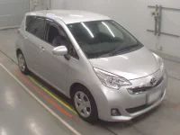 Toyota RACTIS лот № 30288 оценка 3  с аукциона в Японии 4
