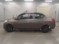 Nissan TIIDA LATIO лот № 10285 оценка 4  с аукциона в Японии 3