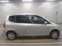 Honda FIT лот № 10281 оценка 3  с аукциона в Японии 2