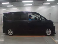 Toyota VOXY лот № 30503 оценка 3.5  с аукциона в Японии 2