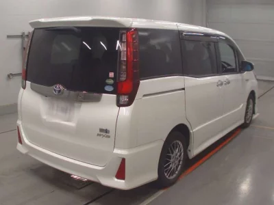 Toyota NOAH  с аукциона в Японии