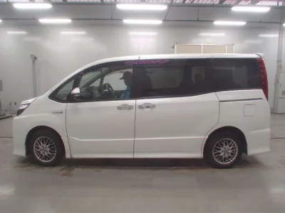 Toyota NOAH  с аукциона в Японии