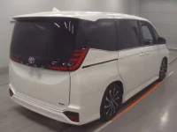Toyota NOAH лот № 36105 оценка 5  с аукциона в Японии 1