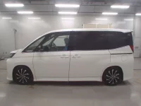 Toyota NOAH лот № 36105 оценка 5  с аукциона в Японии 3