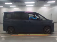 Toyota VOXY лот № 30568 оценка 4  с аукциона в Японии 2