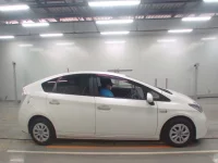 Toyota PRIUS PHV лот № 30619 оценка R  с аукциона в Японии 2