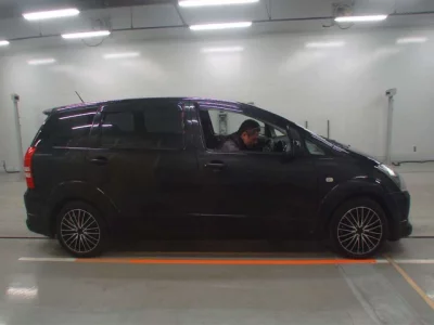 Toyota WISH  с аукциона в Японии