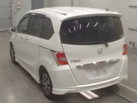 Honda FREED лот № 30601 оценка 4  с аукциона в Японии 5