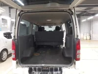 Toyota HIACE VAN лот № 30612 оценка 3.5  с аукциона в Японии 8